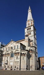 Duomo di Modena; transetto meridionale, absidi e campanile detto "la Ghirlandina"
