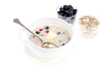 Oatmeal with butter and berries