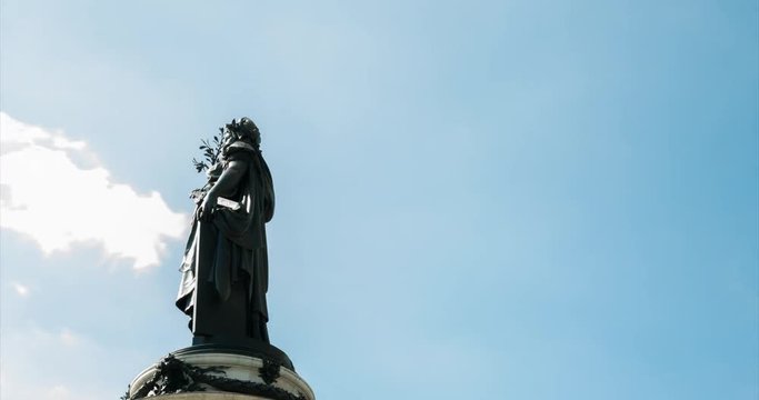 Hyperlapse in Paris, Peace-statue in Paris