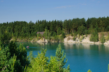 Fototapeta premium mountain lake in the summer at noon with vacationers and swimming tourists