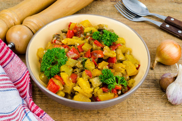 Vegetable stew with zucchini and red paprika