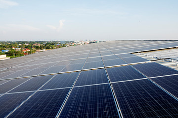 Solar panels installed on the roof for 1 year will encounter dust and bird problems.