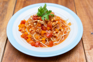 spaghetti chicken with tomato sauce