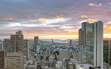 夕焼けの大阪都市風景