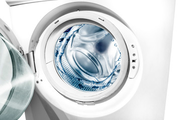 Water splashes in washing machine drum
