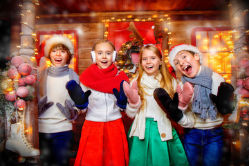 Obraz na płótnie Canvas cheerful kids at christmas