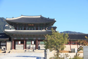 Fototapeta na wymiar Gyeongbokgung Palace in Seoul, South Korea. Writing on the building: Geunjeongmun Gate