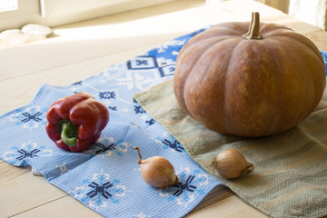 Obraz na płótnie Canvas pumpkin and other vegetables of the autumn harvest in the country