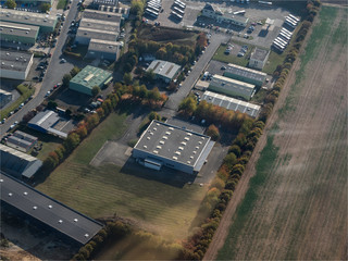 vue aérienne d'une zône industrielle à Magny-en-Vexin dans le Val d'Oise en France