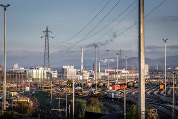 Obraz premium Power line and train station