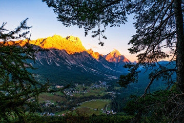 Obraz premium Evening in Dolomite Alps near Cortina d'Ampezzo.