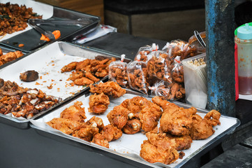 Garküche am Straßenrand in Thailand