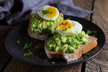 Sandwich with avocado and egg