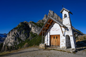 Fototapeta na wymiar Sass de Stria, Chiesetta, Dolomiti