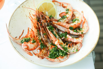 Fried shrimps with garlic and herbs