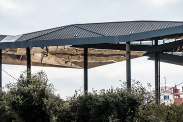 Marché aux puces Els Encants à Barcelone, plafond en miroirs