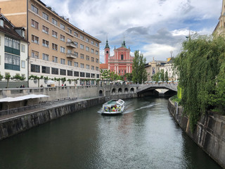 Obraz premium Cruise on the Ljubljanica river
