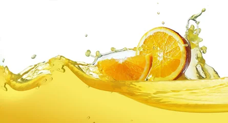 Crédence de cuisine en verre imprimé Jus orange slice in juice stream