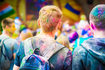 Obraz premium Colourful man on holi festival, backview