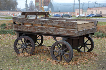 Fototapeta na wymiar Vintage cart with wooden wheels in the backyard