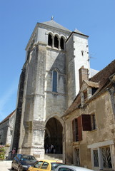 Fototapeta na wymiar Collégiale Saint-Aignan, maisons en premier plan, ville de Saint-Aignan-sur-Cher, département du Loir et Cher, France