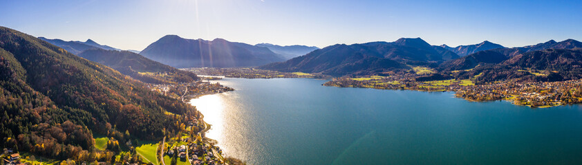 Drohnenaufnahme Tegernsee Berge Voralpen Bayern 