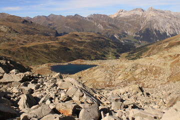 Alpenpanorama am Splügenpass mit Bergseeli