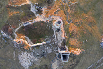 ruiny średniowiecznego zamku o zachodzie słońca Olsztyn © Arkadiusz