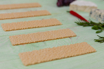 Crispbreads with blue cheese and diet food