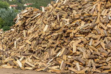 Tas de bois de chauffage 