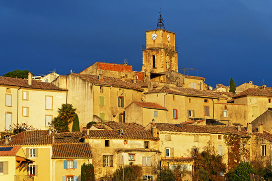 Village coucher de soleil