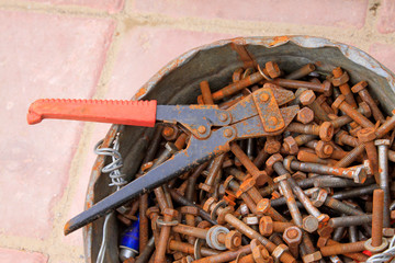 oxidation rusty bolts