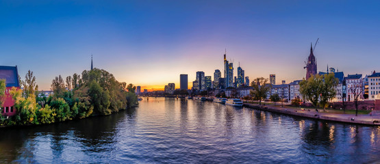Frankfurt-Main-River-Panorama eyecandy