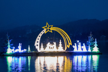 Schwimmende Weihnachtskrippe in Velden an Wörther See