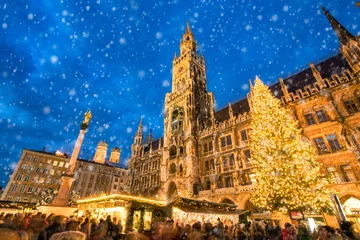 Münchner Christkindlmarkt auf dem Marienplatz, Bayern, Deutschland © eyetronic