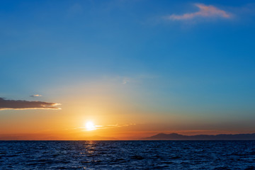 Naklejka premium 玄界灘から見る日の出