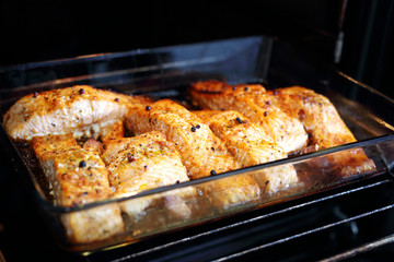  Łosoś upieczonyw piekarniku.