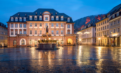Obraz premium Marktplatz in Heidelberg im Winter, Baden-Württemberg, Deutschland