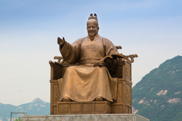 Naklejka premium statue of a korean king