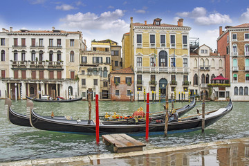Obraz na płótnie Canvas Views of beautiful buildings, gondolas, bridges and canals in Venice