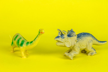 Dinosaurio de plástico