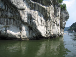 Kalkfelsen am Wasser Donaudurchbruch Weltenburg