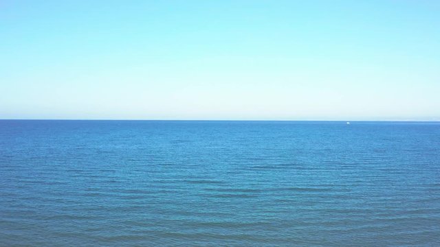 Vista aerea del mare calmo di sicilia