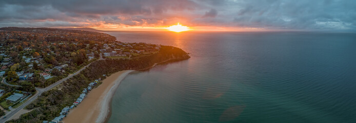 Naklejka premium Glowing sunset over Port Phillip Bay in Australia - panorama
