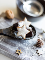 Zimtsterne mit weihnachtlicher Stimmung