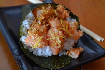 Salmon temaki