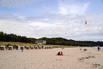 Fototapeta na wymiar Europa, Deutschland, Mecklenburg-Vorpommern, Landkreis Vorpommern-Rügen, Göhren, herbstlicher Strand