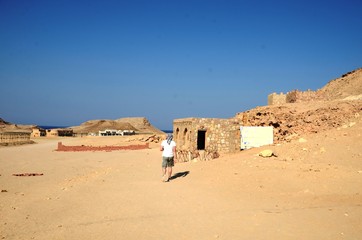Camp bédouin dans le désert du Sud-Est de l’Egypte
