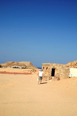 Camp bédouin dans le désert du Sud-Est de l’Egypte
