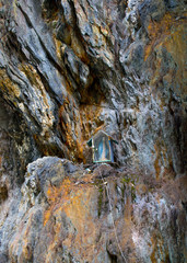 La virgen en medio de la roca. 